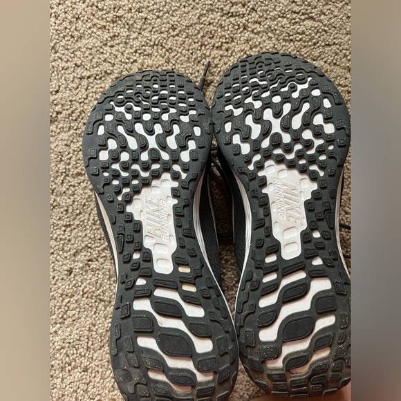 Men’s size 12 Nike - Picture 6 of 7